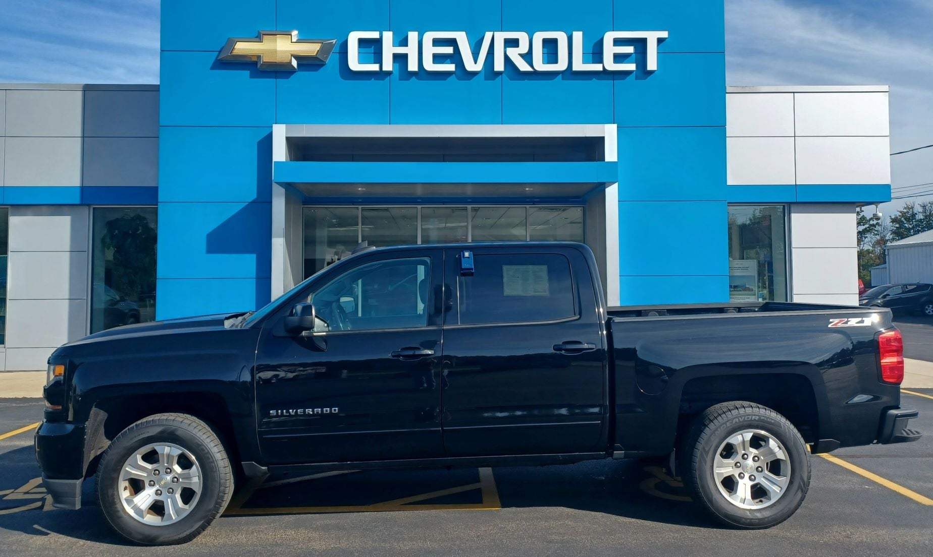 2016 Chevrolet Silverado 1500 LT in Black — front three-quarter view