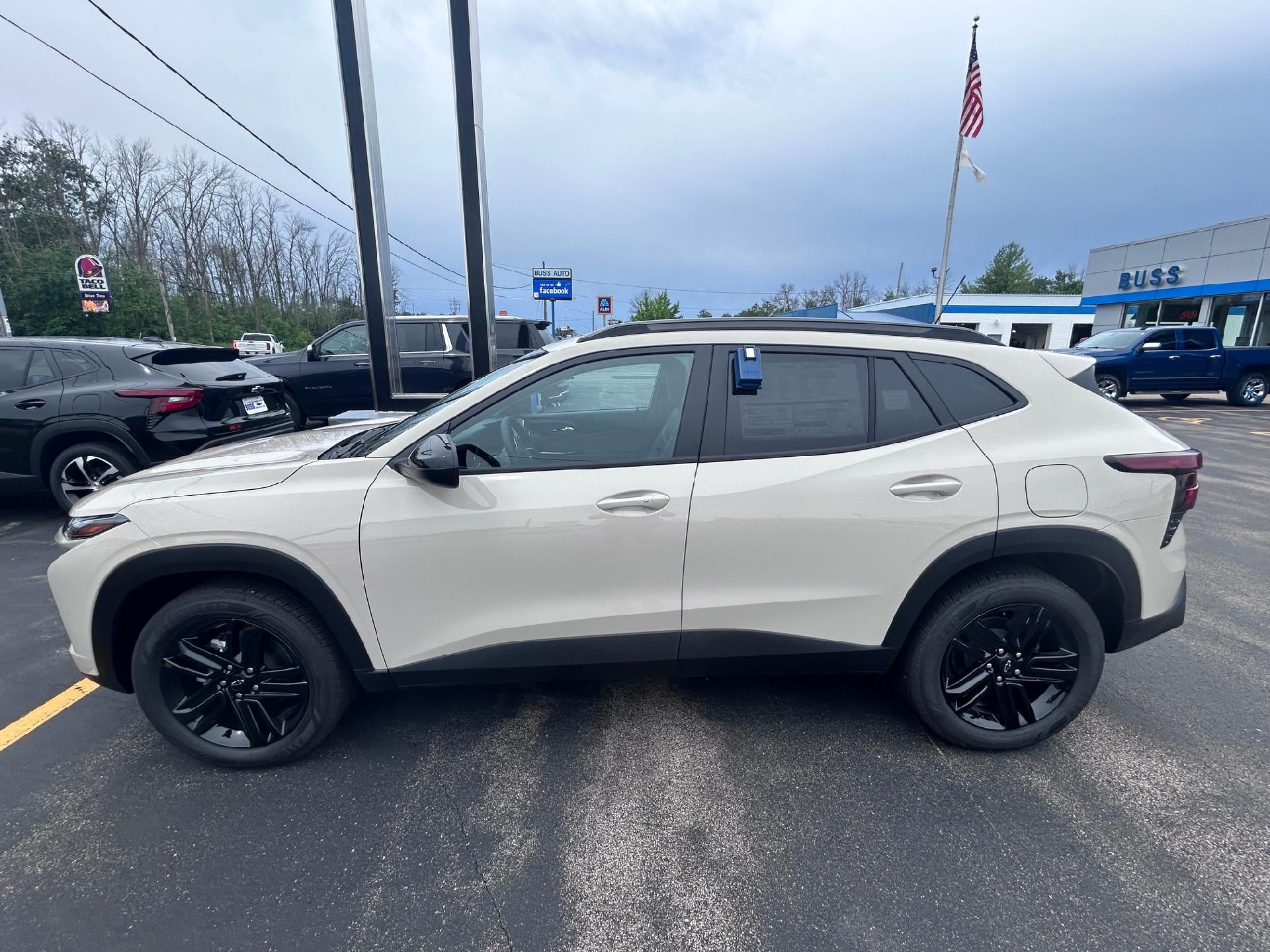 2026 Chevrolet Trax ACTIV in White Sands — front three-quarter view